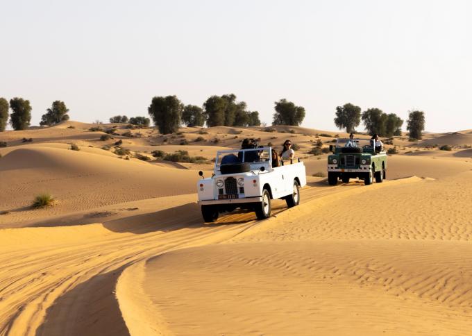 Safari jeepami po pustyni